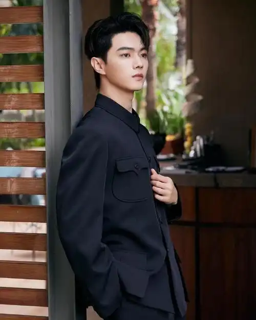 许凯超话ins 更新出发照#wetv全球代言人许凯##许凯