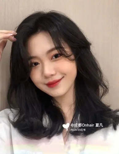 适合圆脸方脸女生的锁骨发烫发修容免打理