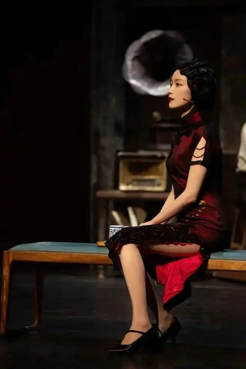 34岁倪妮不再沉默撕开冯绍峰真面目网友心疼赵丽颖被骗的太惨了