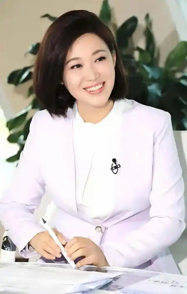 央视主播郑丽:赵普的妻子是谣言,37岁低调做妈妈,丈夫是普通人|黑龙江