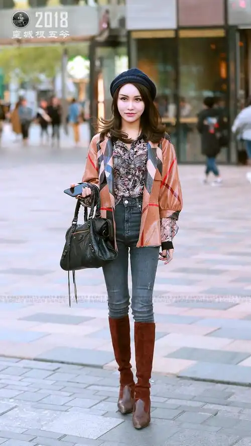 街拍:三里屯潮流街拍,引领你走向时尚的康庄大道