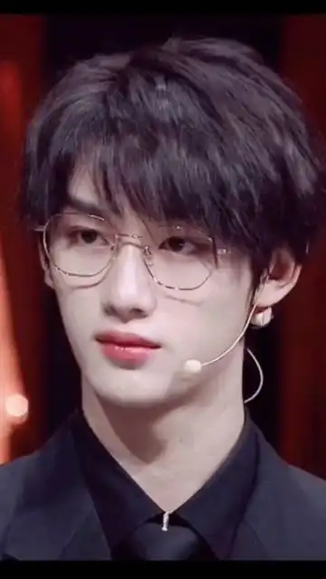 时代少年团戴眼镜