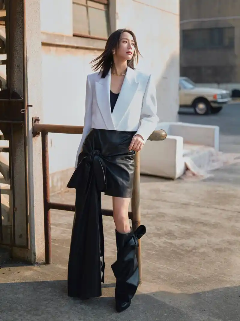 张钧甯时尚写真大赏:美腿丝袜搭配短裙热裤,熟女风韵尽显!