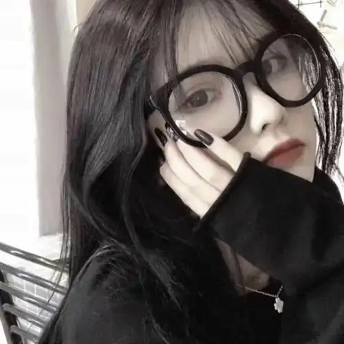 伤感女生头像:原谅我孤独成瘾,却偏偏这么依赖你!_腾讯新闻