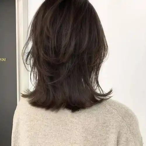 高层次的齐肩发正流行