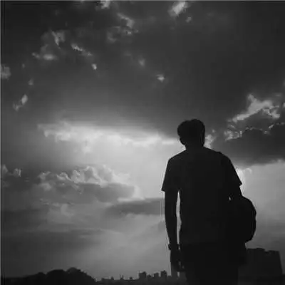 黑白背影头像_男生_第1页