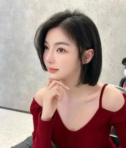 女生短发卷发发型有哪些(最火女士短发14款看着很心动)