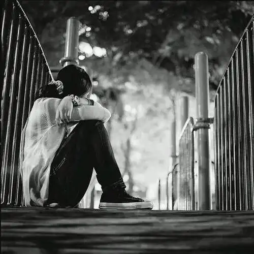 一个人孤独背影图片卡通暂时只能找到这些了希望对你