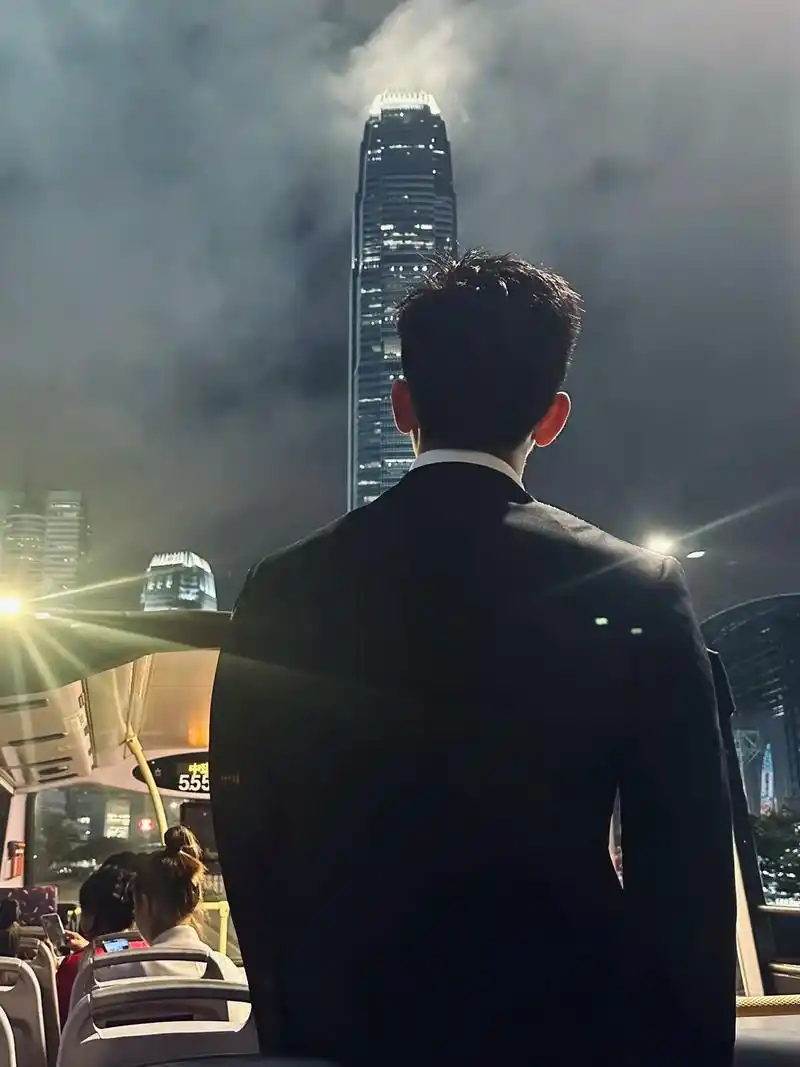 男人的背影.#男生穿搭 #品质男装 #西装杀 #高级感 #成 - 抖音