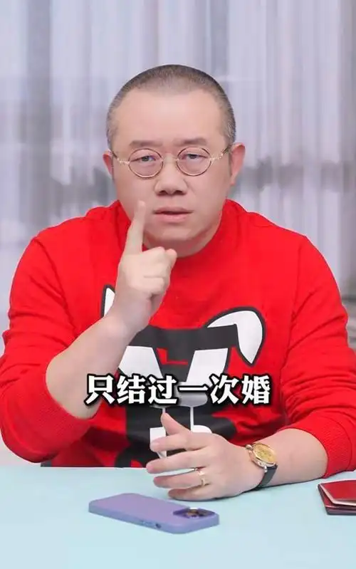 涂磊回应离婚三次传闻,大方拿出结婚证户口本,证实只结过一次婚