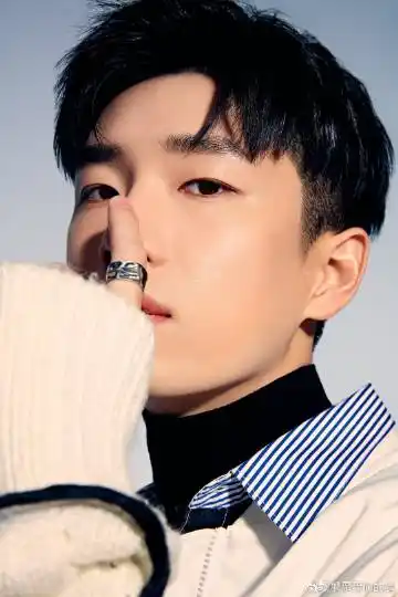 曹杨超话 前几天的直播我刚刚看到了,哥哥一如既往的优秀 爱你哦@曹杨