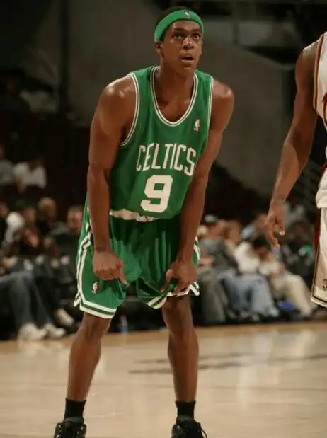 隆多和米切尔都是1.83米,但米切尔的臂展更夸张一些.