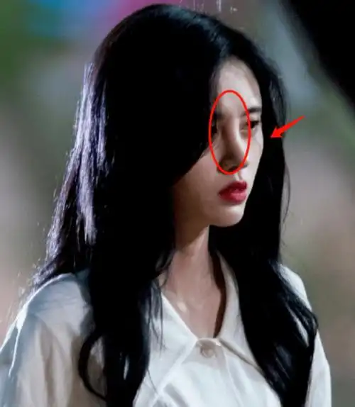 鞠婧祎新剧路透照曝光颧骨突出脸颊凹陷鼻子又透光了