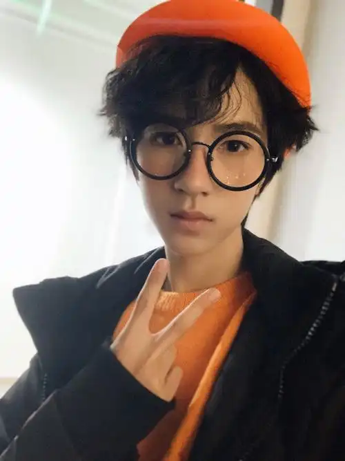 微博关注 时代少年团-贺峻霖 收获美食博主 土味博主 美颜博主