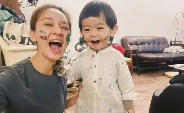 咨询!林心如一家四口照片"一样甜蜜"-第2张图片-银白博客