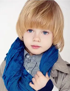 发型热点 > 儿童发型设计图片 >  3到5岁的小男孩呆萌可爱,纯净的心灵