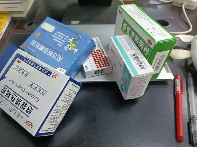 第一次见面的学弟偷偷跑回宿舍给我拿了一大堆感冒药