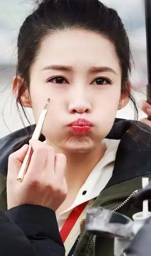 6大女星嘟嘴卖萌,赵丽颖最萌?迪丽热巴最美?网友:只服邓紫琪