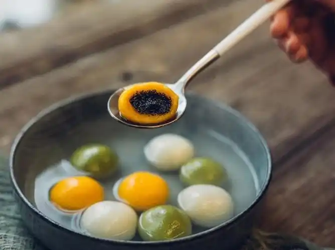 三色汤圆闹元宵