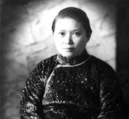 孙中山原配卢慕贞离婚后带女儿定居澳门终生未再嫁享年86岁