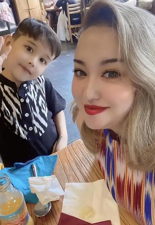 尼格买提有新恋情与北大新疆宝妈多次聚会娇妻去年已承认离婚