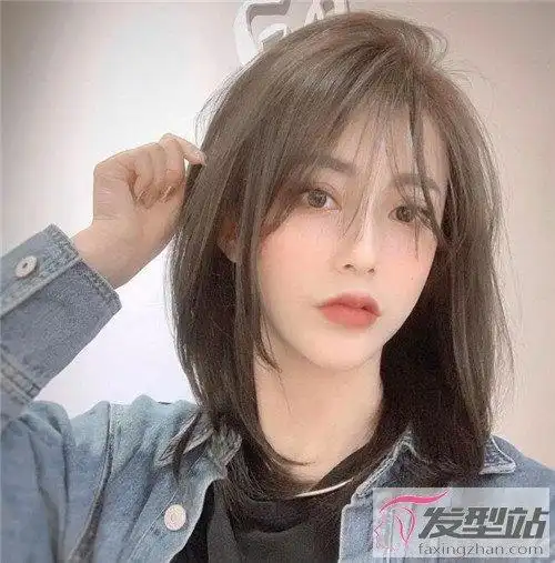 锁骨发怎么剪好看 层次设计时尚减龄_发型站_最新流行发型设计发型