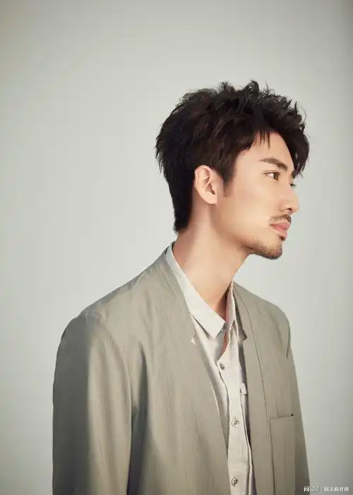 张瀚文《青春须早为》杀青 青春梦醒开启下个旅程