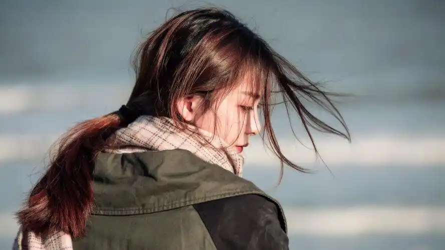 小清新美女户外写真图片高清宽屏桌面壁纸