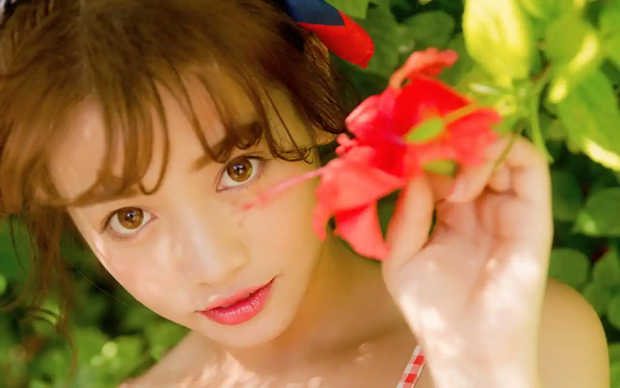 清纯日系美少女可爱写真图片桌面壁纸