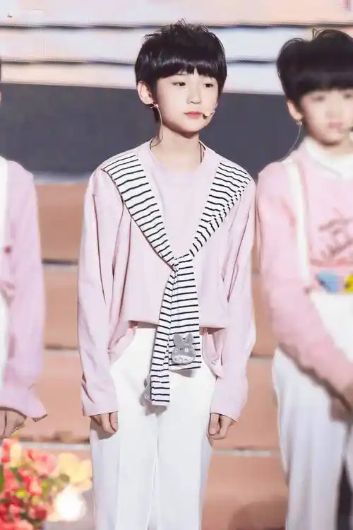 张峻豪超话06#张峻豪 十四岁豪不畏惧#猪猪顺宝再慢一些长大吧成为