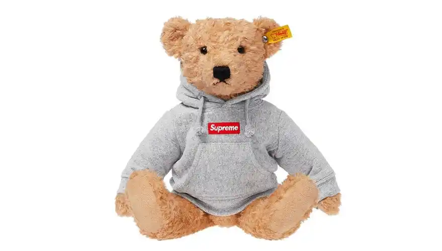 潮流资讯 supreme 为了宣传新系列发布,发布了一则短片并在纽约邮报