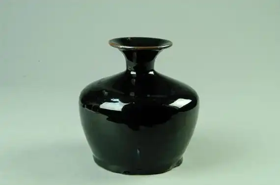 定窑黑釉瓶