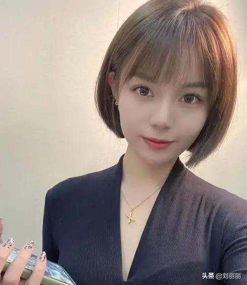 2021高颜值发型22款,不论长短都很时尚,立体减龄显气质