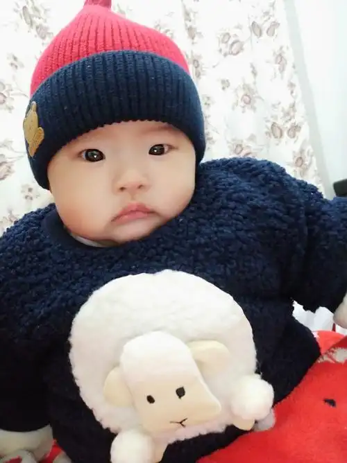 从宝宝出生到现在,一直是我一个人带,虽然很累,但是很快乐,看着她一天