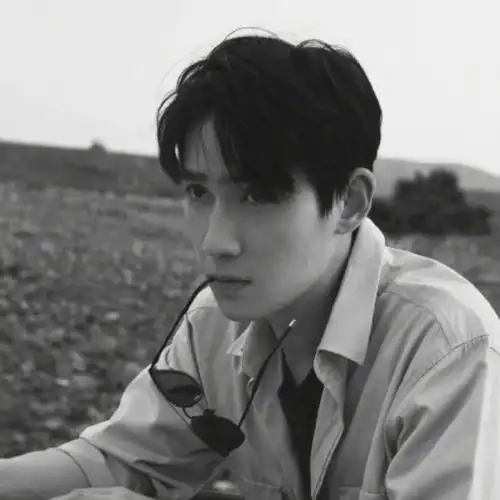 朱一龙丨壁纸丨头像愿与你在天台喊话. - 半次元 - acg爱好者社区