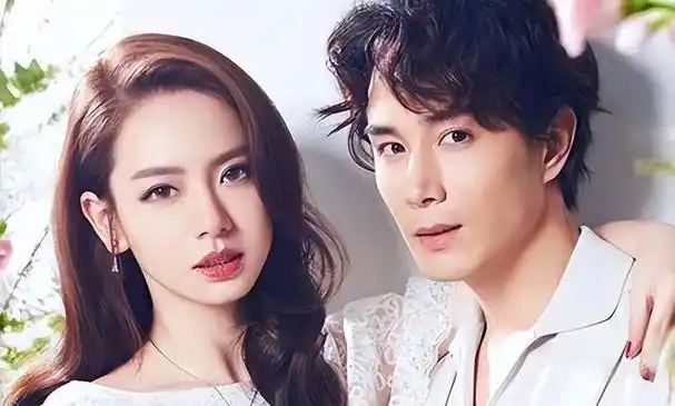 但是在这之前,戚薇是曾经跟女孩子谈过恋爱的,那个女孩子叫做林子君.