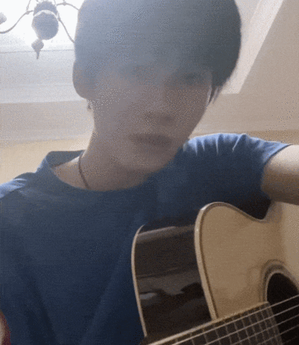 张真源的清唱时刻栏目回归 翻唱《橘子汽水》夏日清凉感重出屏幕