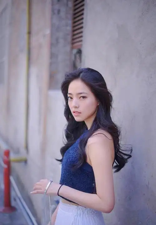 薇薇安成熟妩媚写真图片