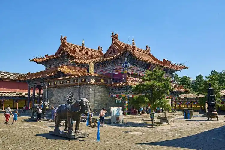 乌兰浩特十大旅游景点 乌兰浩特,蒙古语意为"红色的城市",是内蒙古