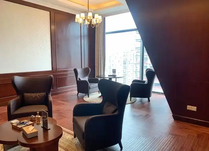 男士热衷的雪茄室.