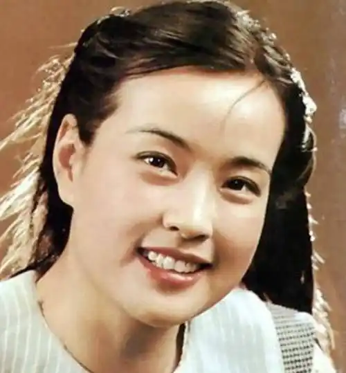 曾经违法漏税,目中无人的刘晓庆,如今开启出镜带货倍受质疑_电影_舞台