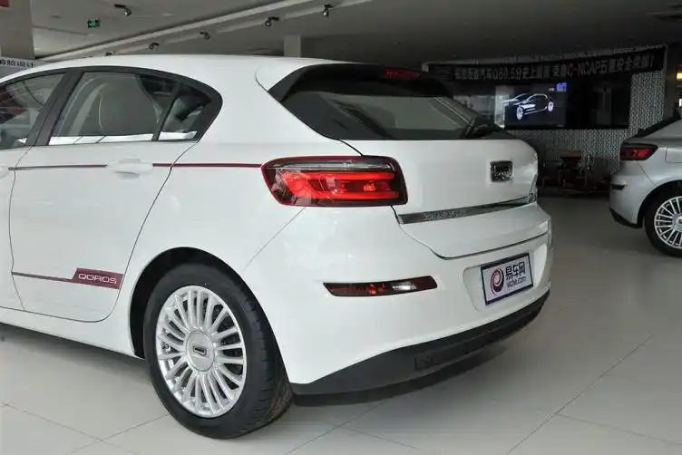 观致3 2014款 两厢 1.6l 双离合 致悦型