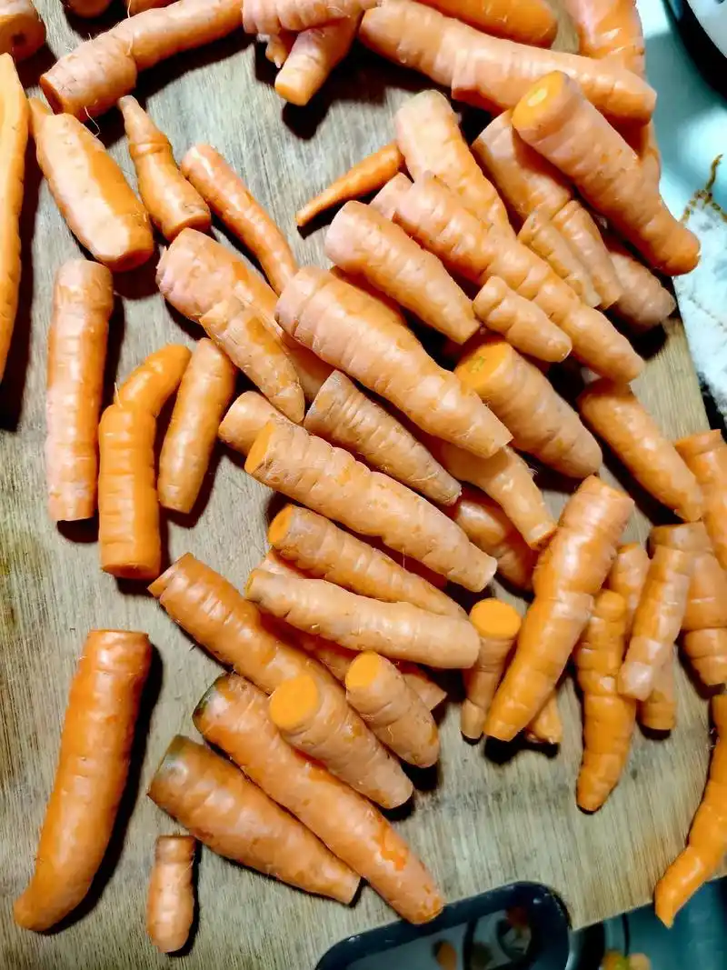 姐妹给了一堆小红萝卜,想着做四川泡菜应该不错,请教 - 抖音