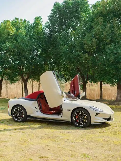 没有人能拒绝一台敞篷跑车##mg传奇百年##cyberster