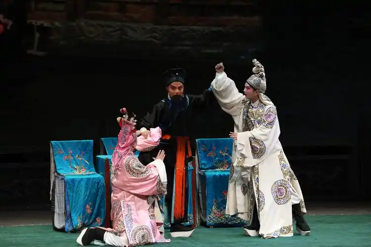 湖南地方戏曲经典剧目传承人群研培班顺利结业