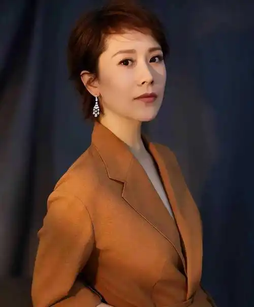 是这这些女明星们用短发诠释了多样的女性魅力,无论是职场女性的干练