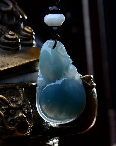 冰种特色湖水蓝盈润福禄双至a货翡翠吊坠(附权威证书)