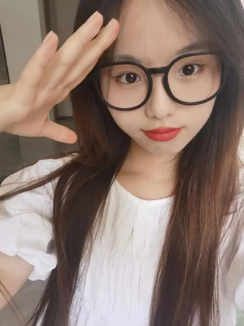 有人发自拍嘛,没有的话我发#少女永远风华正茂 #清纯女高 # - 抖音