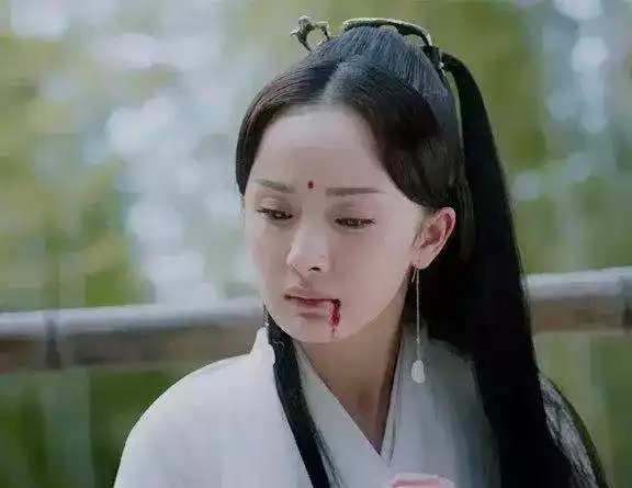 女星嘴角流血戏,赵丽颖让人心疼,热巴有点违和,最美的还是她