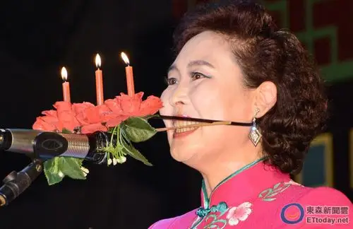 嘴叼烛台唱曲!北京文化庙会晚会「含灯大鼓」惊全场